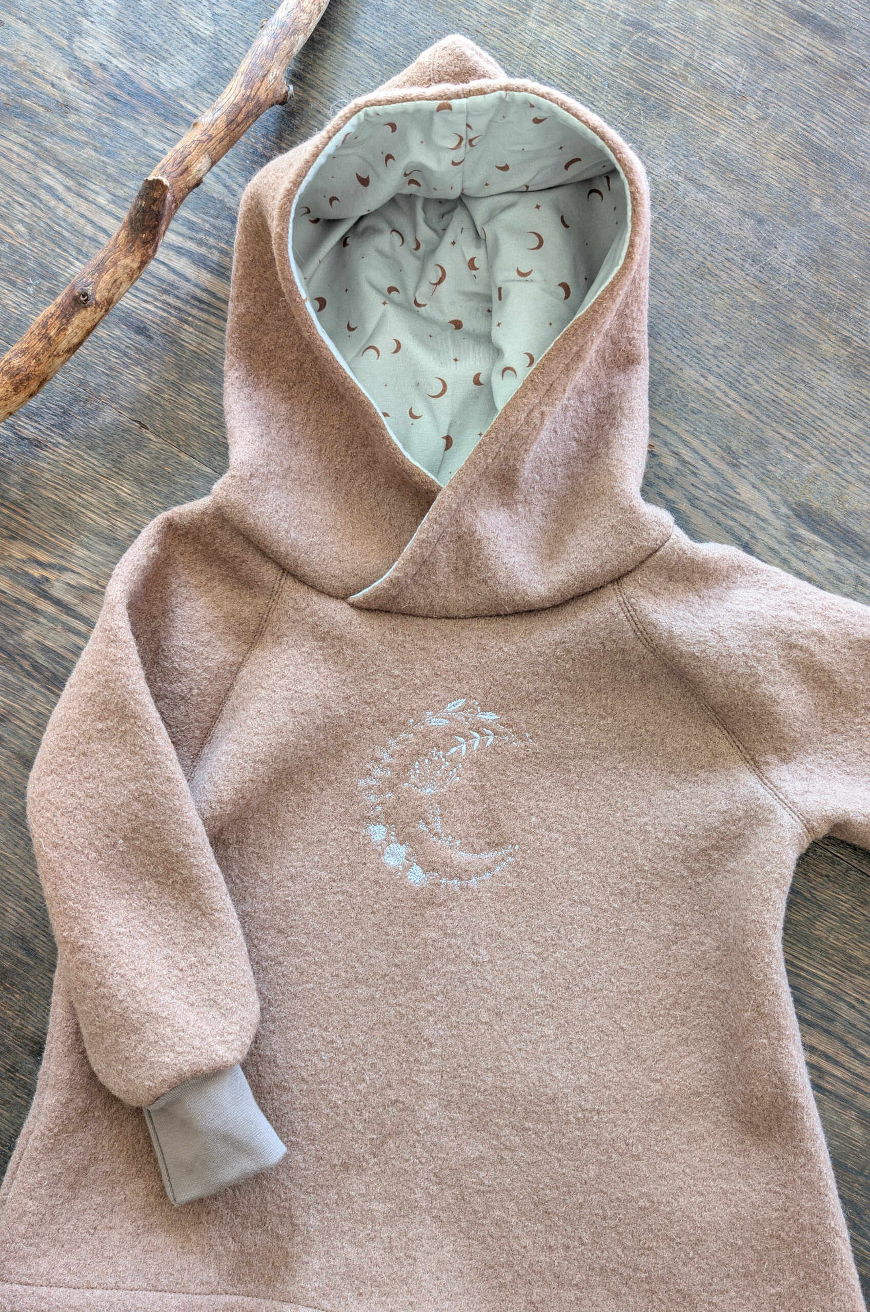 Walkpullover Eichenlaub Gr.86/92 bestickt