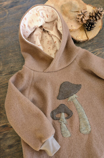 Walkpullover Eichenlaub Gr. 110/116 mit Pilzapplikation